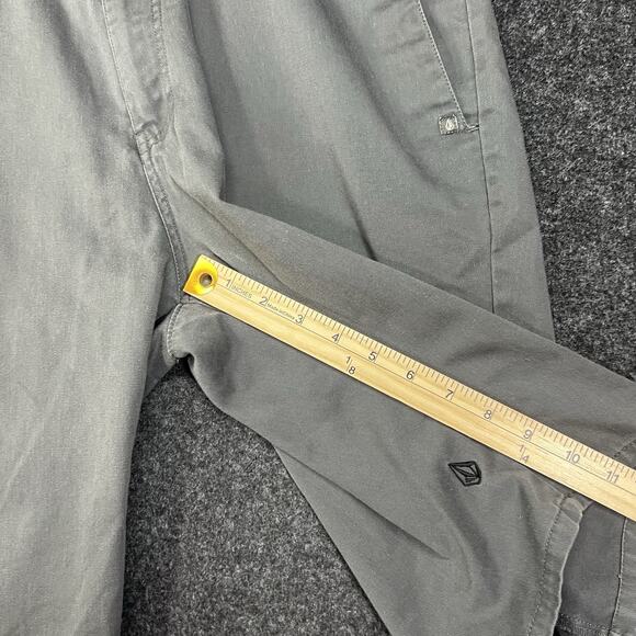 VTG Y2K Volcom Dark Gray Shorts Sz 34 Corpo Class Collection Skate Baggy - Picture 4 of 8
